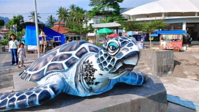 Patung Penyu Viral Kembali Tampil Gagah di Palabuhanratu, Kini Lebih Kuat dan Estetik!