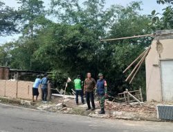 Rumah 2 Lantai di Dayeuhluhur Kota Sukabumi Ambruk