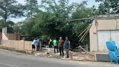 Rumah 2 Lantai di Dayeuhluhur Kota Sukabumi Ambruk